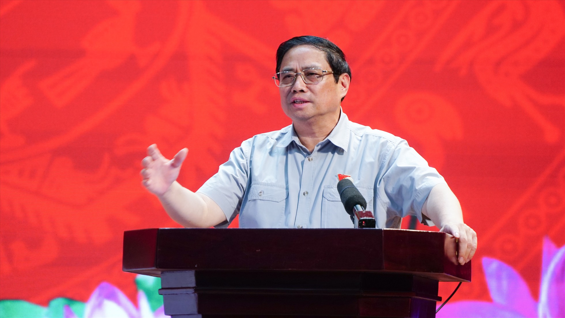 Thủ tướng Phạm Minh Chính phát biểu tại buổi tiếp xúc cử tri. Ảnh: Tạ Quang.