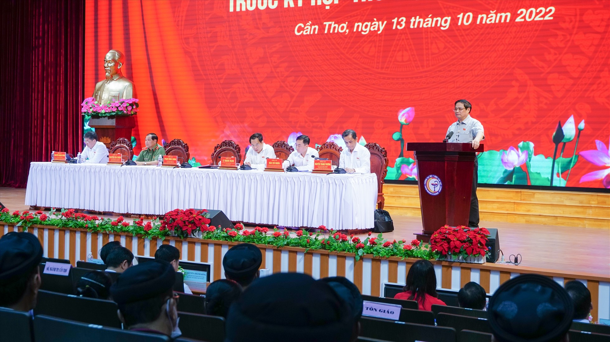 Thủ tướng Phạm Minh Chính phát biểu tại buổi tiếp xúc cử tri. Ảnh: Tạ Quang.