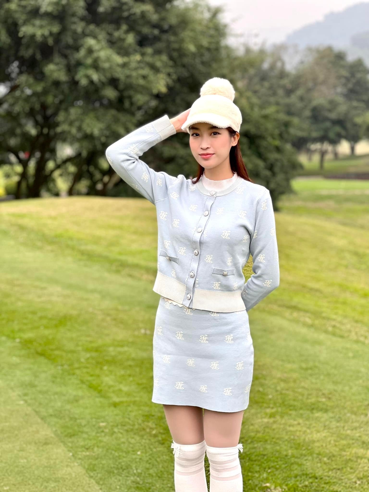 Cô cũng là một trong những người đẹp có đam mê với bộ môn gofl. Thời trang sân golf của Hoa hậu Việt Nam 2016 cũng được đánh giá cao. Ảnh: NVCC.