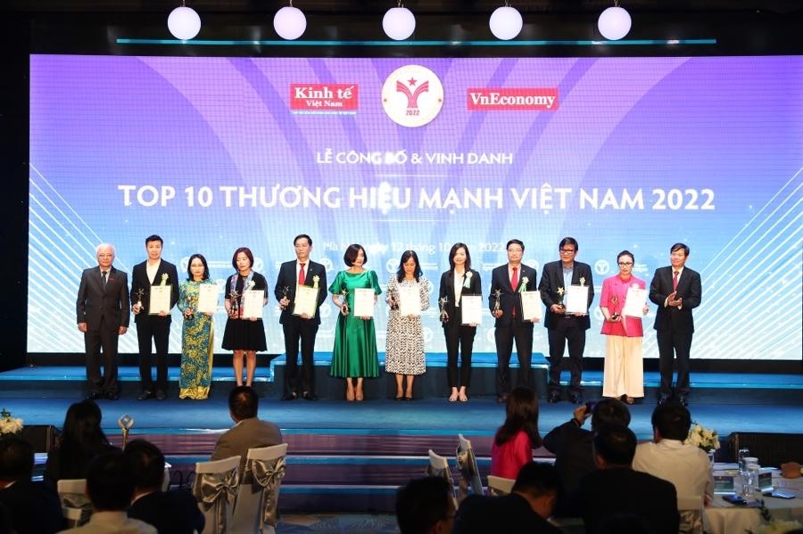 Đại diện 10 Thương hiệu mạnh Việt Nam được vinh danh.