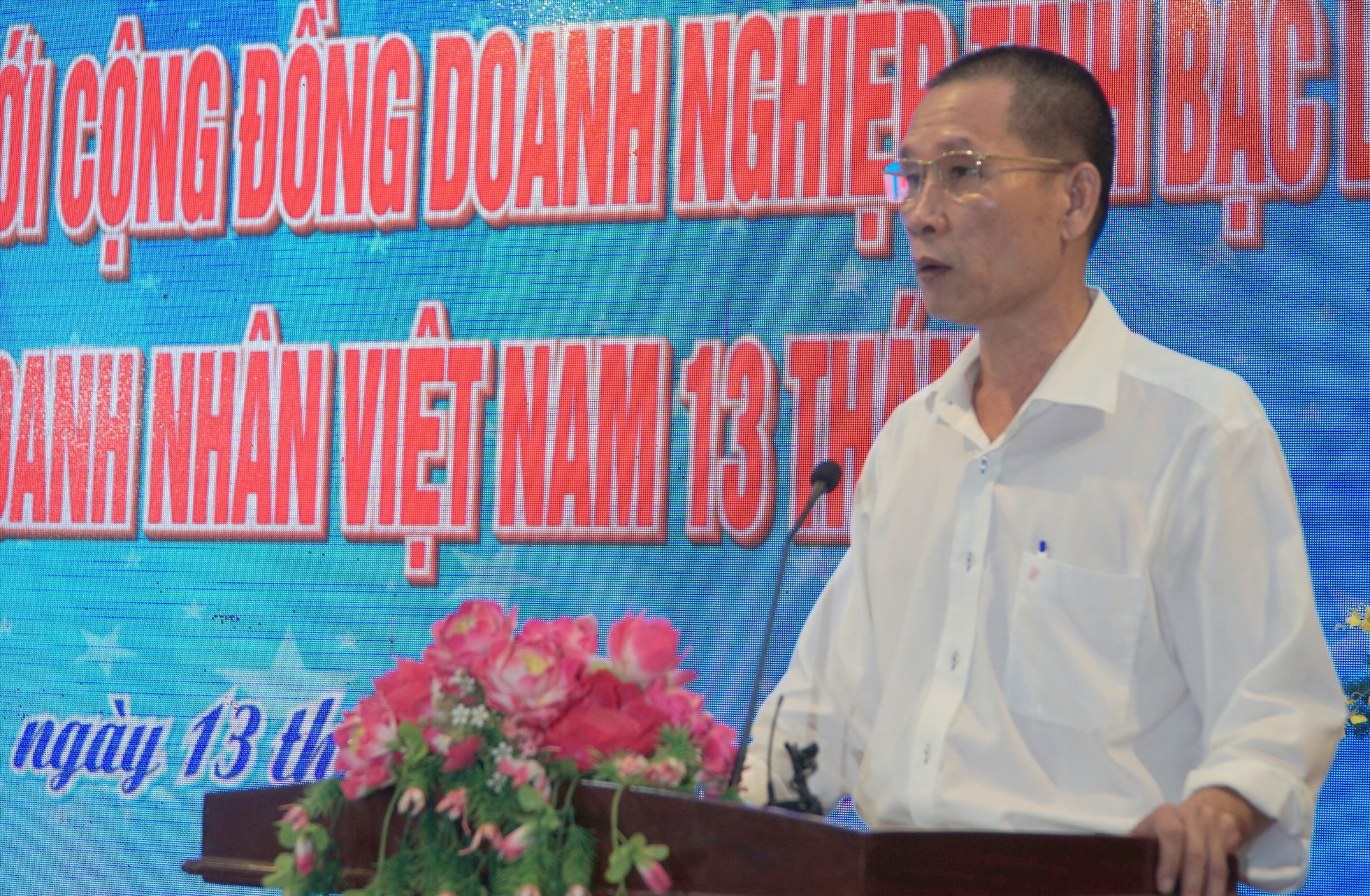Ông Lê Chí Tôn, Chủ tịch Liên hiệp hội doanh nghiệp tỉnh Bạc Liêu phát biểu tại buổi họp mặt. Ảnh: Nhật Hồ