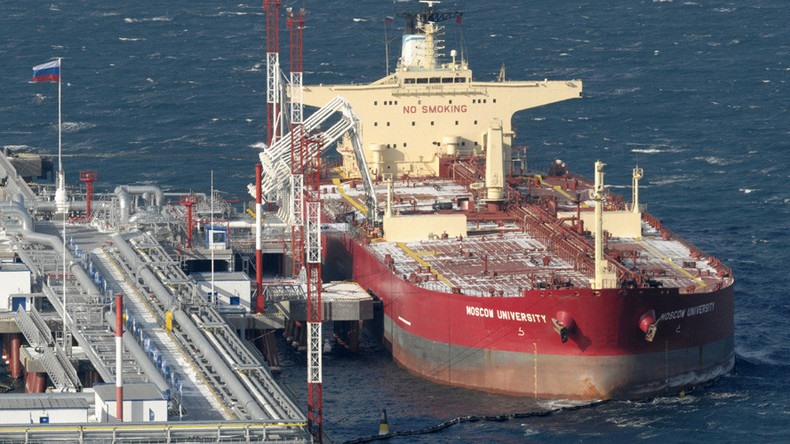 Tàu chở dầu tại cảng Kozmino ở Nga. Ảnh: Reuters