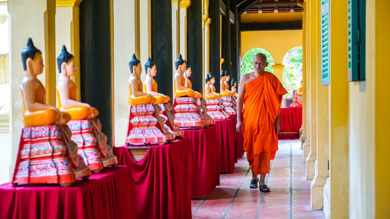 Nơi đây cũng thường xuyên mở những lớp dạy chữ và giáo điều nhà Phật để các thanh niên Khmer đến tu, học nhằm tu dưỡng tri thức và đạo đức… Ảnh: Tạ Quang