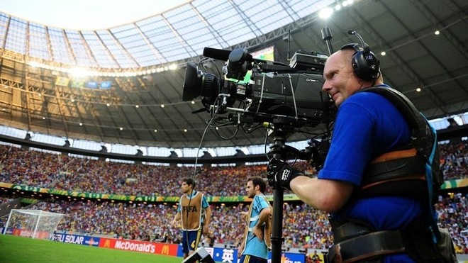 Việc sở hữu bản quyền World Cup 2022 giúp người hâm mộ trải nghiệm hình ảnh chất lượng cao. Ảnh: AFP