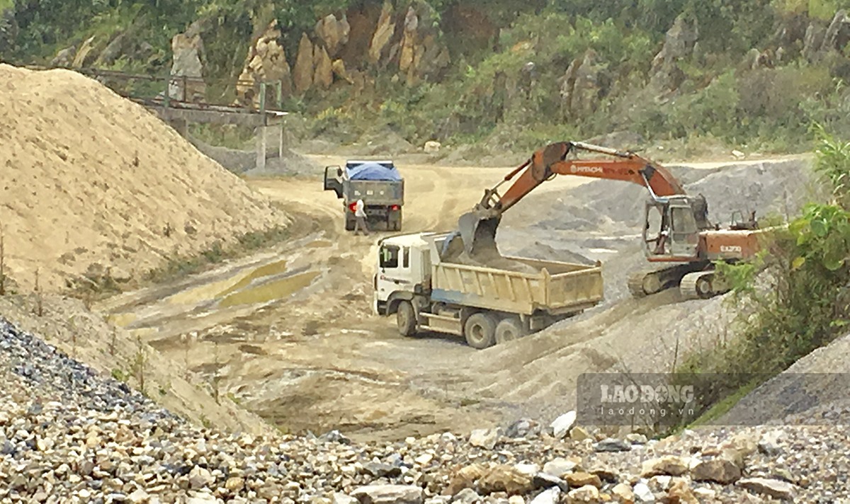 Công ty Thanh Tuyền lấy đá từ mỏ đã đóng cửa đổ tại các vị trí đang xây cống rãnh.