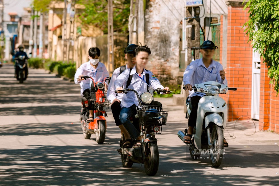 Trường THPT Phan Bội Châu nằm trong khu vực dân cư, nhiều ngõ xóm nhưng không ít học sinh điều khiển xe đạp điện nhanh rất dễ dẫn đến xảy ra va chạm tại các ngã ba, ngã tư, ngõ, ngách, nơi khuất tầm nhìn.