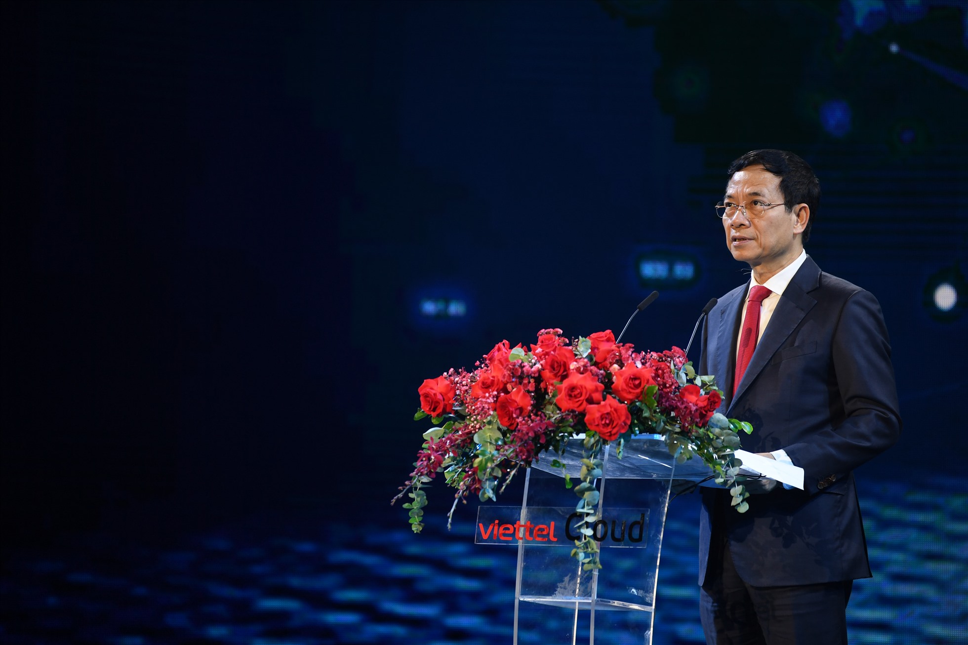 Bộ trưởng Bộ Thông tin và Truyền thông Nguyễn Mạnh Hùng phát biểu tại buổi lễ ra mắt của Viettel Cloud
