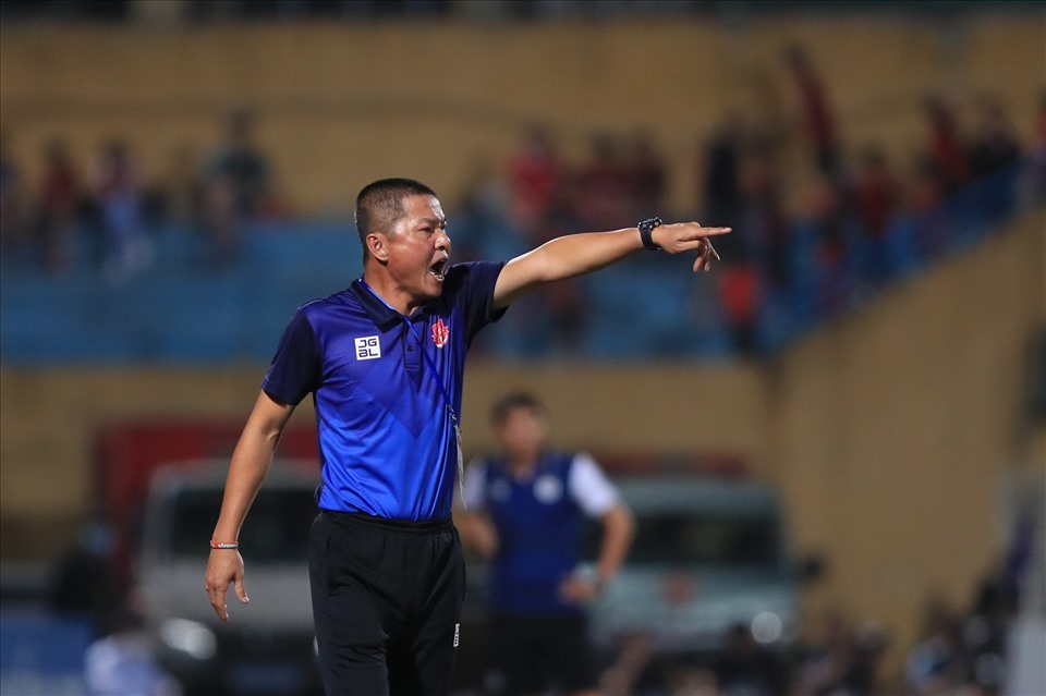 Huấn luyện viên Chu Đình Nghiêm chưa vội nói về cuộc đua vô địch V.League 2022. Ảnh: Minh Dân
