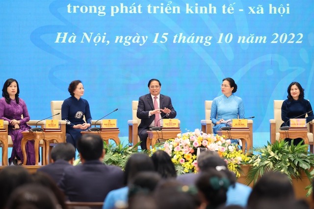 Thủ tướng chủ trì hội nghị đối thoại với phụ nữ.