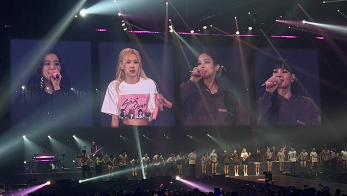 Concert của Blackpink tại Seoul thu hút lượng lớn người hâm mộ tham dự. Ảnh: Twitter