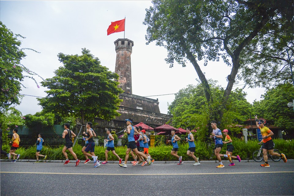 Cung đường chạy của giải VPBank Hanoi Marathon 2022 sẽ qua nhiều địa danh nổi tiếng ở Hà Nội như Lăng Chủ tịch Hồ Chí Minh, Cột cờ Hà Nội...