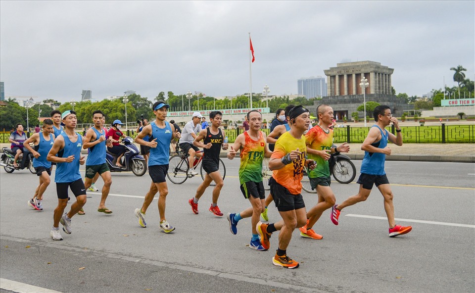 Cung đường chạy của giải VPBank Hanoi Marathon 2022 sẽ qua nhiều địa danh nổi tiếng ở Hà Nội như Lăng Chủ tịch Hồ Chí Minh, Cột cờ Hà Nội...