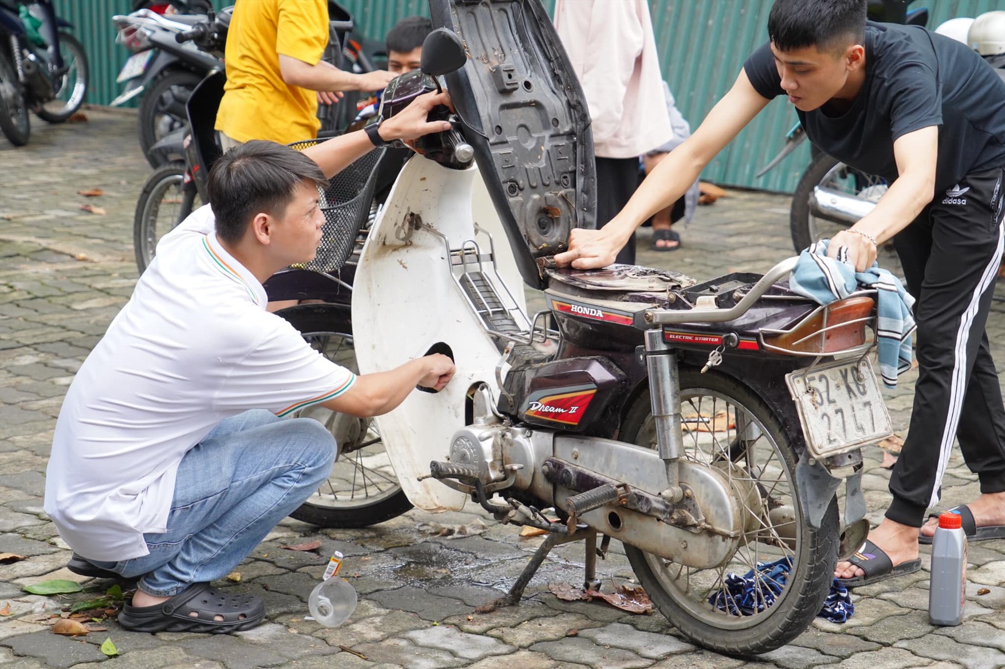 Bạn đang ở Đà Nẵng và cần sửa xe mà không biết nơi nào uy tín và chất lượng? Đừng lo lắng, bạn có thể đến với những thợ sửa xe miễn phí với tinh thần trách nhiệm và tận tâm để được họ giúp đỡ.