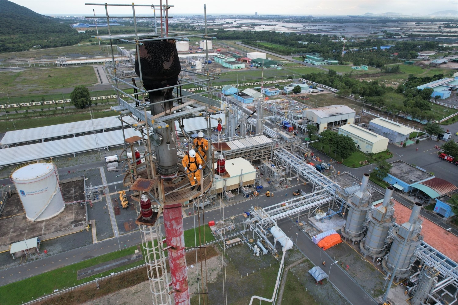 Công tác bảo dưỡng sửa chữa tại Nhà máy Xử lý khí Dinh Cố tháng 9.2022.  Ảnh: PVN