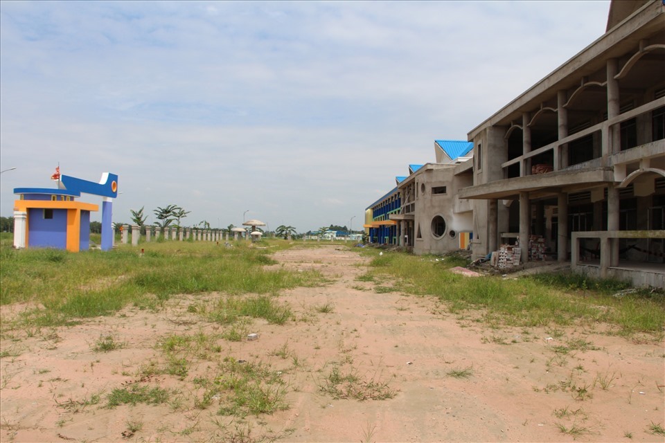 Con em người dân vùng tái định cư sân bay Long Thành cần sớm có trường học. Ảnh: Hà Anh Chiến
