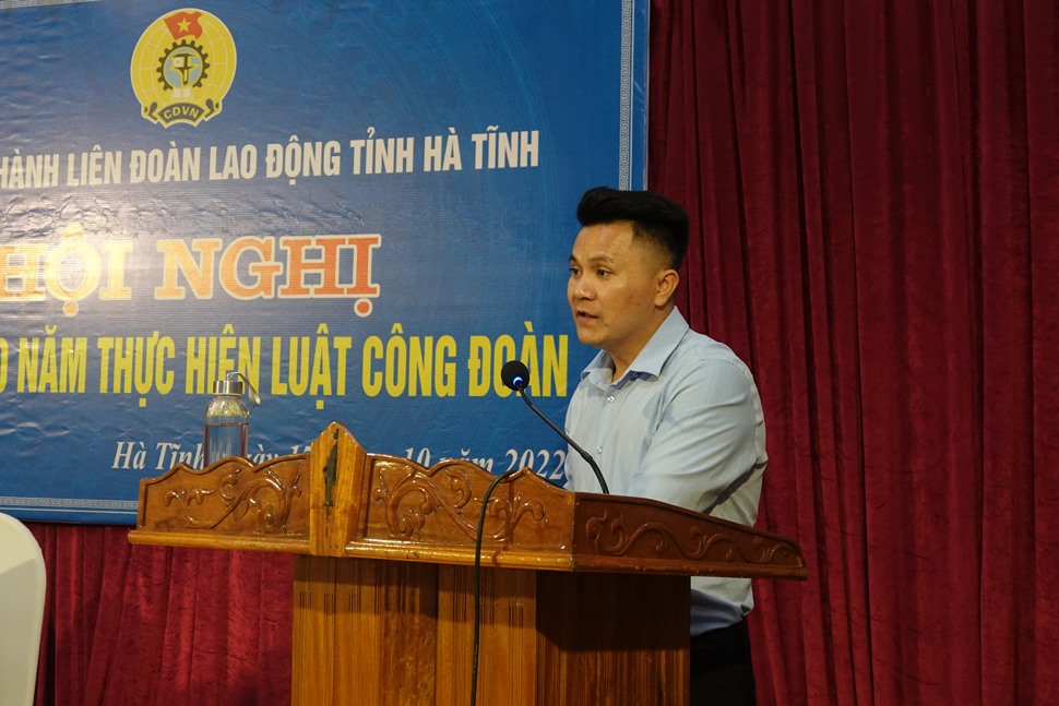 Ông Hồ Sỹ Quốc - Chủ tịch Công đoàn cơ sở Công ty Formosa Hà Tĩnh phát biểu tại hội nghị. Ảnh: Trần Tuấn.