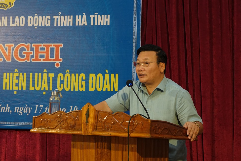 Ông Phan Văn Anh - Phó Giám đốc BHXH Hà Tĩnh cho rằng còn vướng mắc, không thực hiện được khi BHXH Hà Tĩnh phối hợp với Công đoàn để khởi kiện tranh chấp lao động ra tòa án để bảo vệ quyền lợi người lao động. Ảnh: Trần Tuấn.