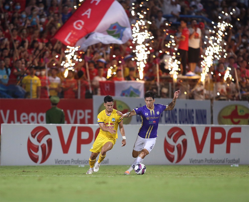 Trận đấu với Hoàng Anh Gia Lai tại vòng 12 V.League 2022 khiến Đoàn Văn Hậu nhận về vô số chỉ trích. Ảnh: VPF