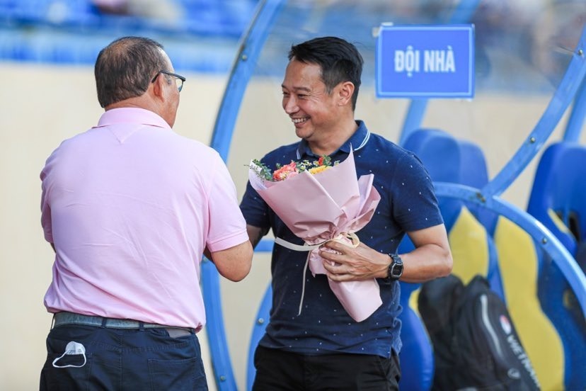 Huấn luyện viên Vũ Hồng Việt dành sự tôn trọng lớn với ông Park Hang-seo. Ảnh: Minh Dân