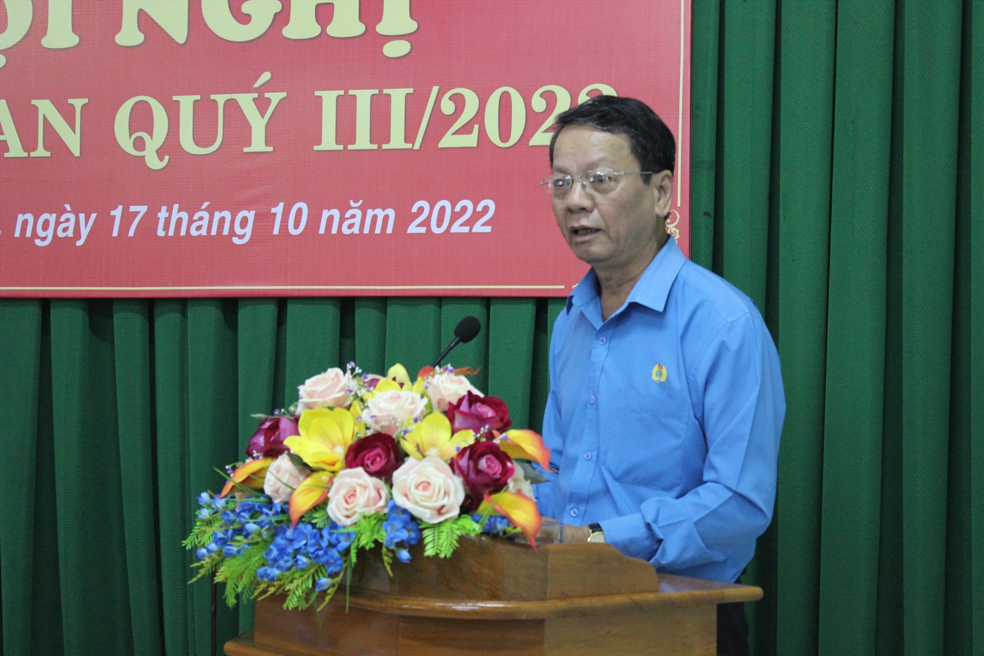 Đồng chí Nguyễn Xuân Phối, Chủ tịch LĐLĐ tỉnh phát biểu chỉ đạo tại hội nghị. Ảnh: MH