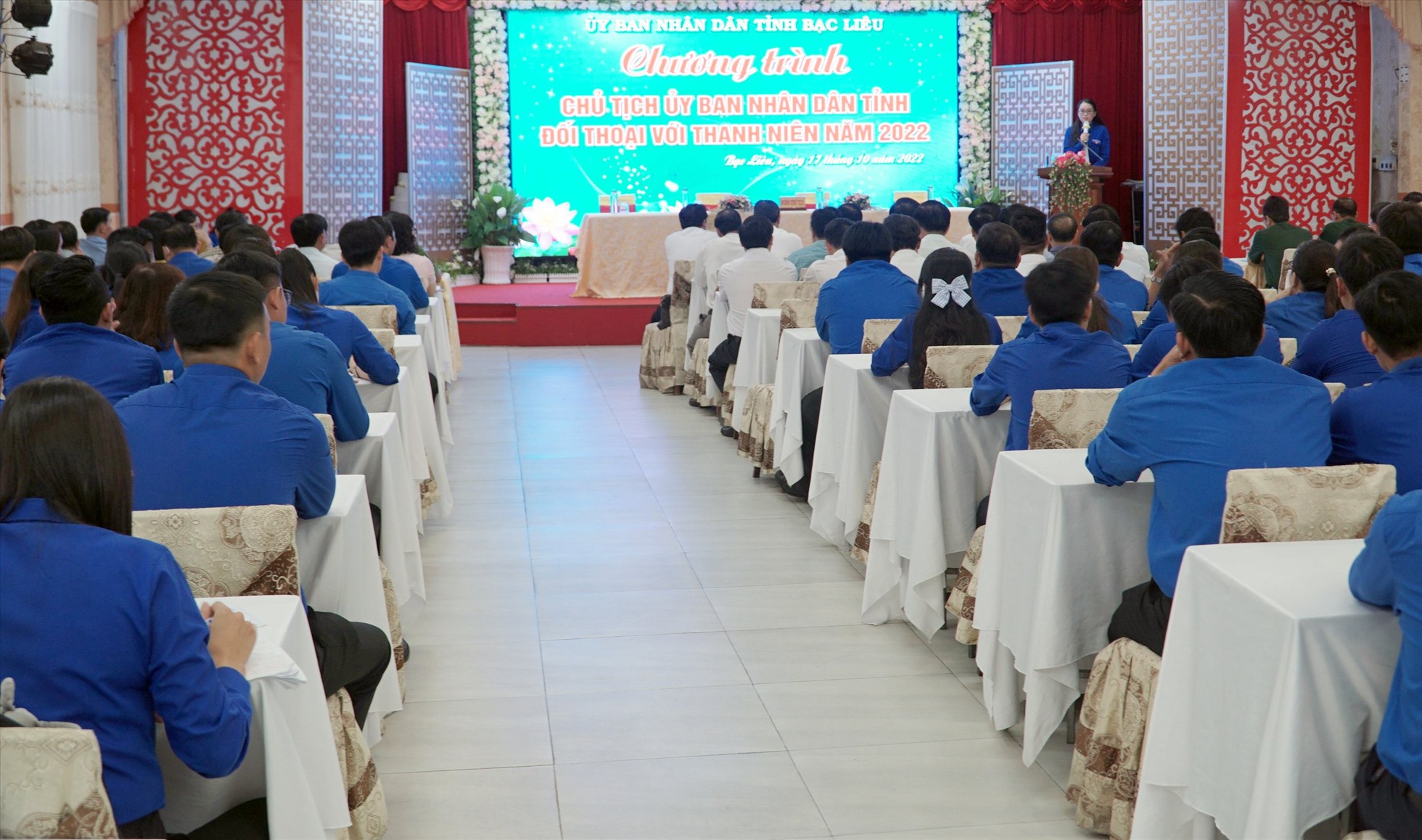 Lần đầu tiên Chủ tịch UBND tỉnh Bạc Liêu tổ chức đối thoại với thanh niên. Ảnh: Nhật Hồ