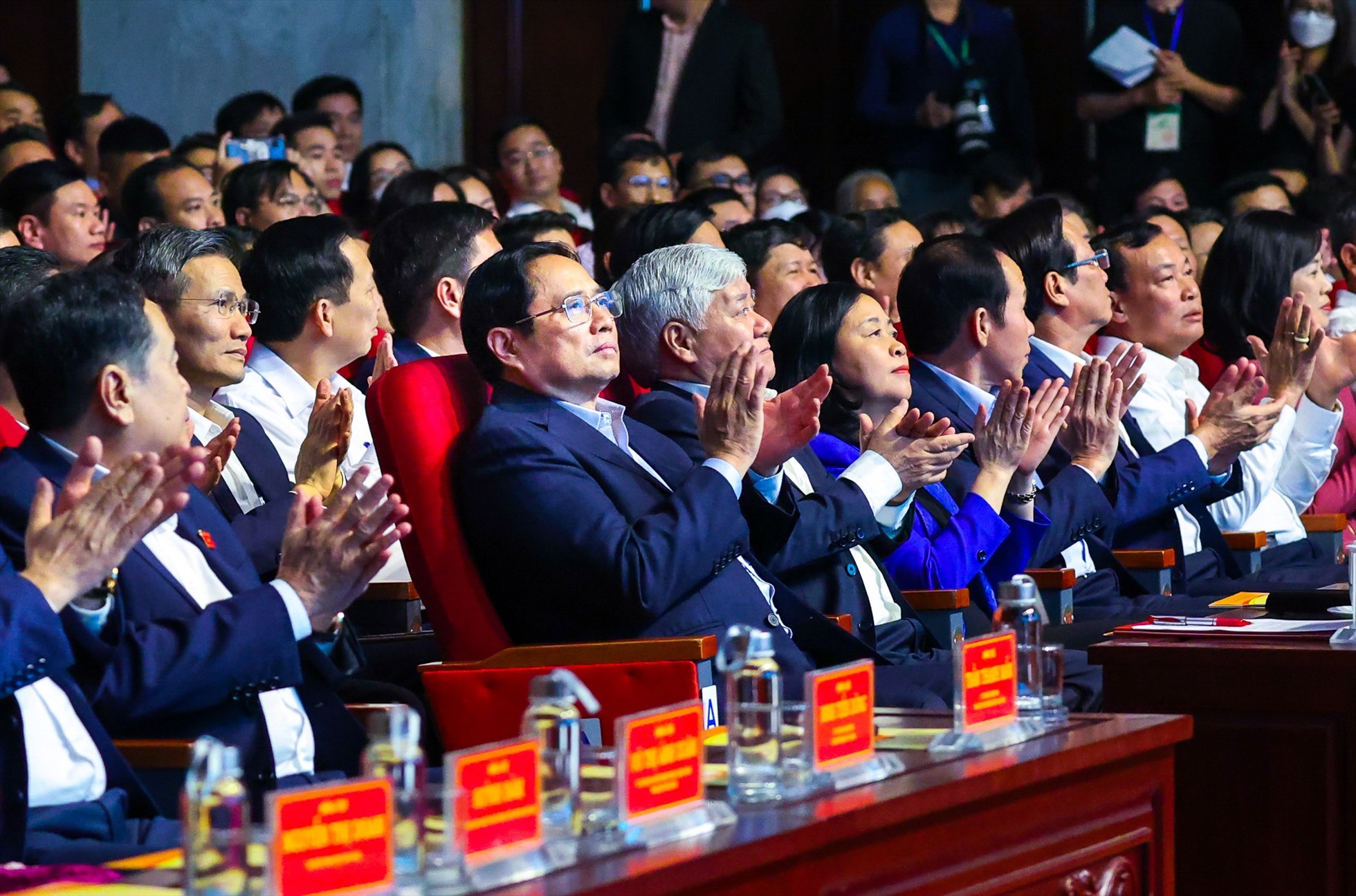 Thủ tướng Phạm Minh Chính và các đại biểu dự chương trình.
