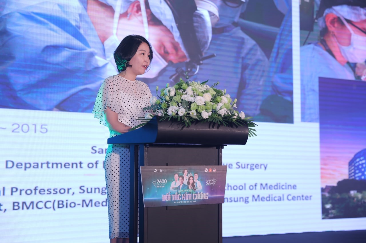 Chuyên gia thẩm mỹ Quốc tế Ju Young Go giao lưu chia sẻ kinh nghiệm phẫu thuật thẩm mỹ tại Đại tiệc Vinh danh của Thu Cúc