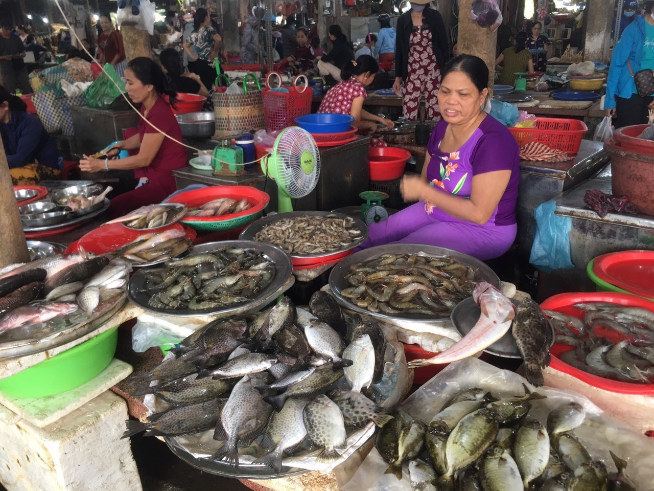 Các mặt hàng cá, thịt tại các chợ giá cả ổn định.