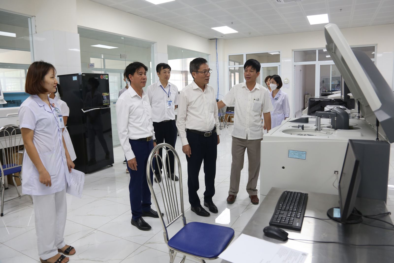 Lãnh đạo sở Y tế kiểm tra các điều kiện về cơ sở vật chất, kỹ thuật tại bệnh viện Lão khoa – Phục hồi chức năng tỉnh Quảng Ninh. Ảnh: CTV