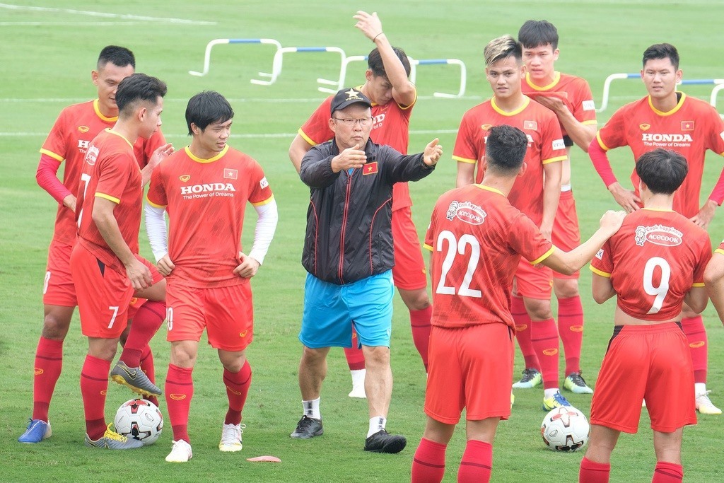 Huấn luyện viên Park Hag-seo quan tâm Hoàng Đức và các cầu thủ đội tuyển Việt Nam như một người cha. Ảnh: VFF