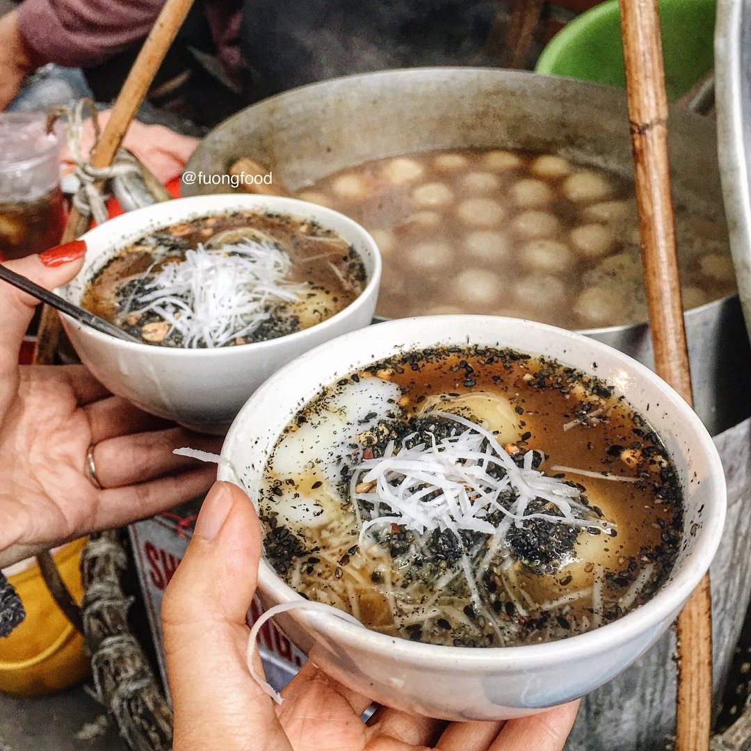 Bát bánh trôi tàu đầy đặn ngọt dịu với nước đường ấm nóng và gừng tươi, nhanh chóng xua tan cái lạnh đầu mùa của Hà Nội Ảnh: @fuongfood