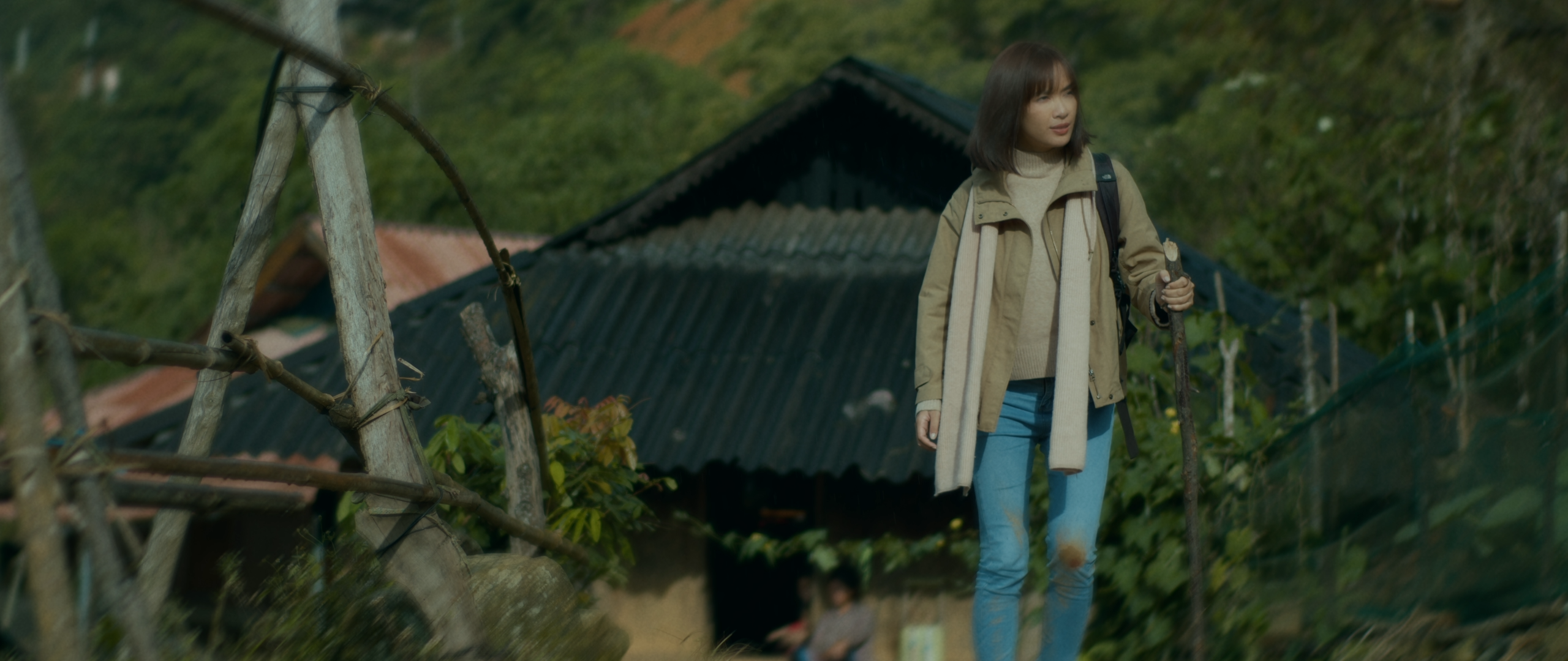 “Có rất nhiều người nói với chúng ta là “hãy chữa lành đi”, “hãy tích cực đi”. Nhưng không có ai thực sự nói rằng để chữa lành, mình phải bắt đầu từ đâu. Với Ái Phương, chữa lành bắt đầu từ lúc ta chấp nhận, đối thoại với chính mình” - cô nói.