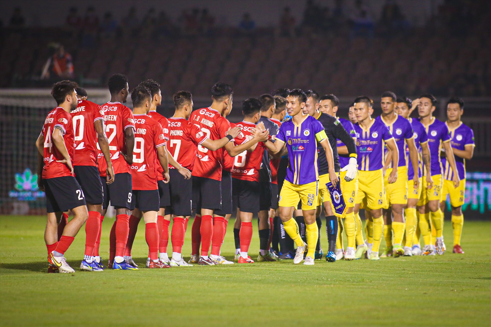 Trận cầu tâm điểm vòng 20 V.League 2022 là màn so tài giữa câu lạc bộ TPHCM và Hà Nội tối 19.10.