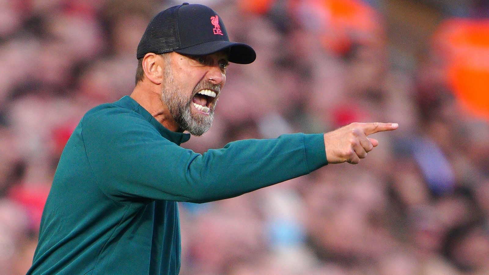 Klopp đã tức giận nhưng không ăn thua. Ảnh: AFP