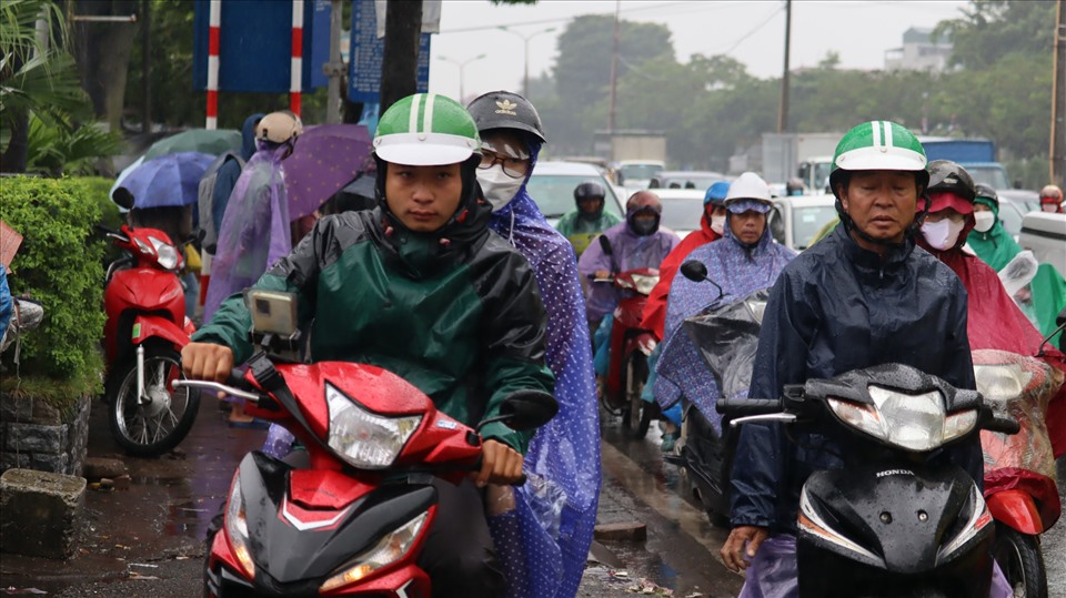 Giao thông Hà Nội cứ mưa là tắc là điều mà không còn quá xa lạ với người dân Thủ đô.