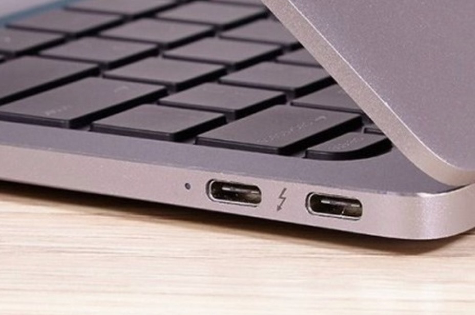 Cổng Thunderbolt trên MacBook của Apple. Ảnh chụp màn hình
