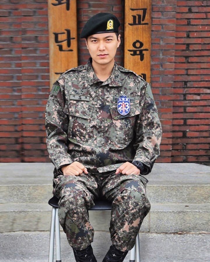 Lee Min Ho từng bị chỉ trích vì không thực hiện nghĩa vụ quân sự tại ngũ mà chỉ hoạt động công ích. Ảnh: Naver