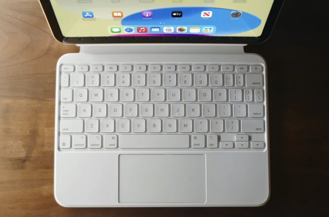 Bàn phím iPad mới với đầy đủ các phím chức năng. Ảnh: Apple