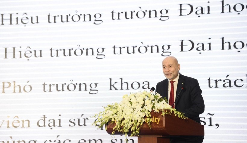 Ông Antonio Alessandro - Đại sứ Cộng hòa Italia tại Việt Nam phát biểu tại buổi lễ.