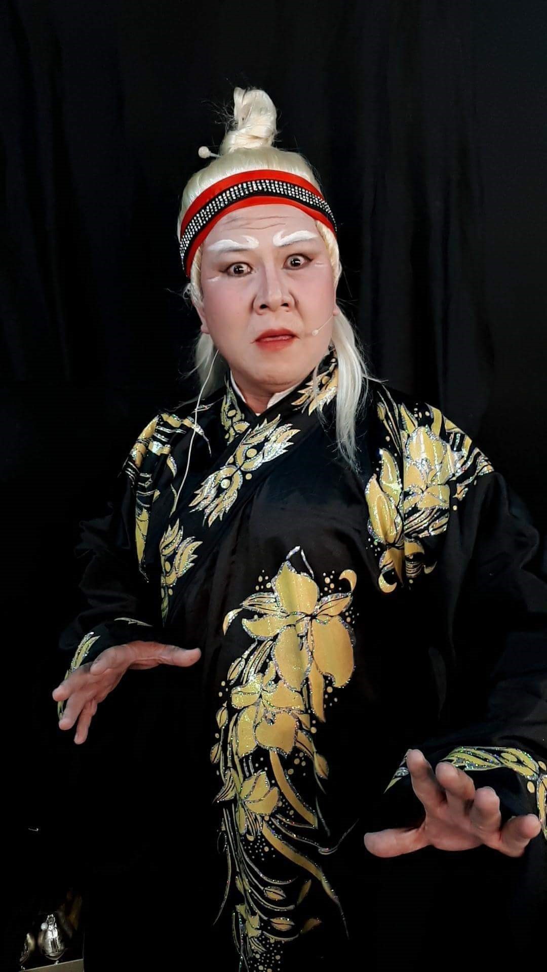 Nghệ sĩ Đông Hồ có 30 năm gắn bó với nghề hát bội. Ảnh: NSCC