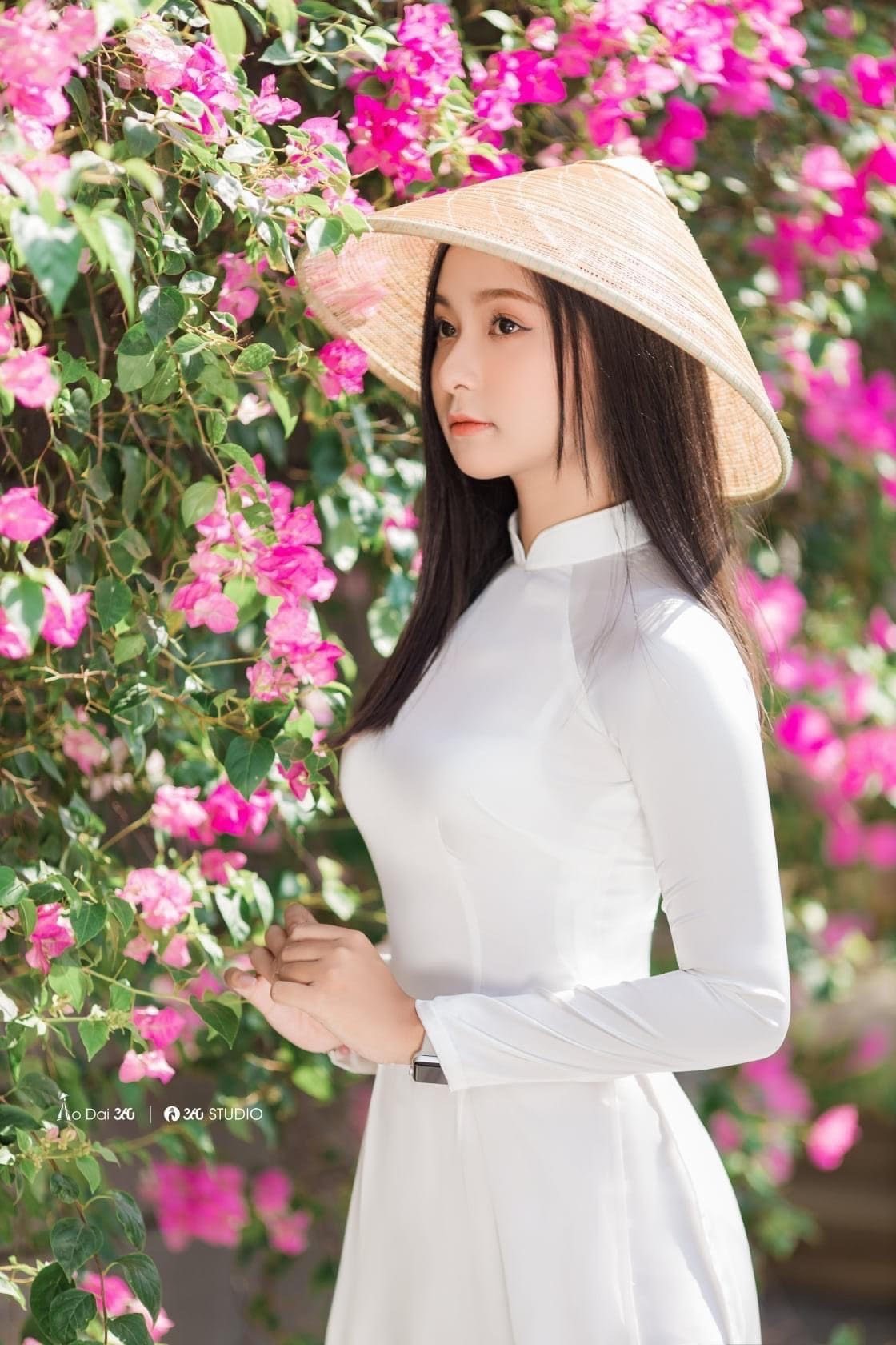 Phạm Ngọc Song Thư - Á quân Gương mặt nữ sinh áo dài 2018. Là đối thủ đáng gờm của Hoa hậu Thiên  n tại cuộc thi năm đó, người đẹp cũng đã gây bất ngờ khi đăng ký dự thi Hoa hậu Việt Nam 2022.