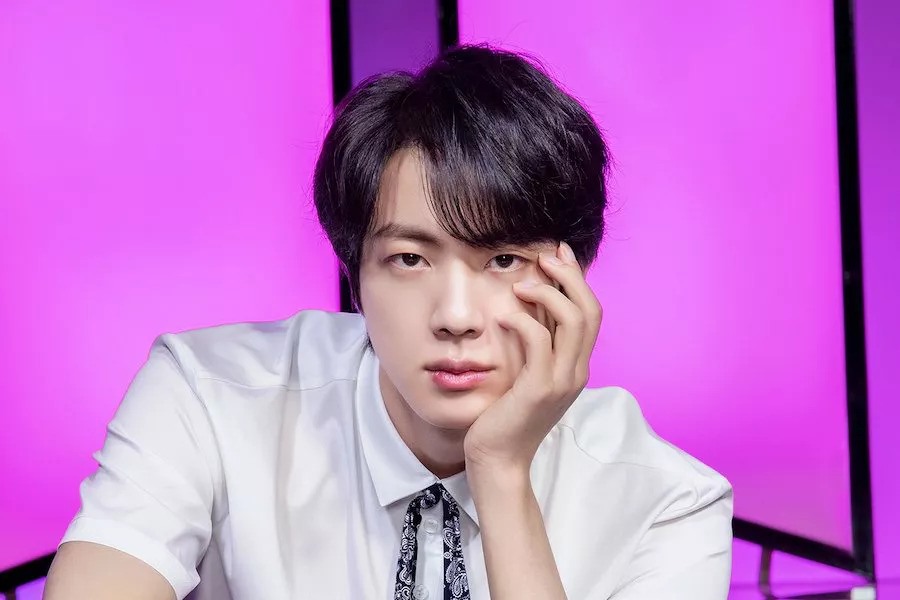 Jin là thành viên đầu tiên của BTS nhập ngũ. Ảnh: HYBE