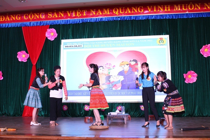 Một tiểu phẩm dự thi của đội thi huyện Mai Sơn.