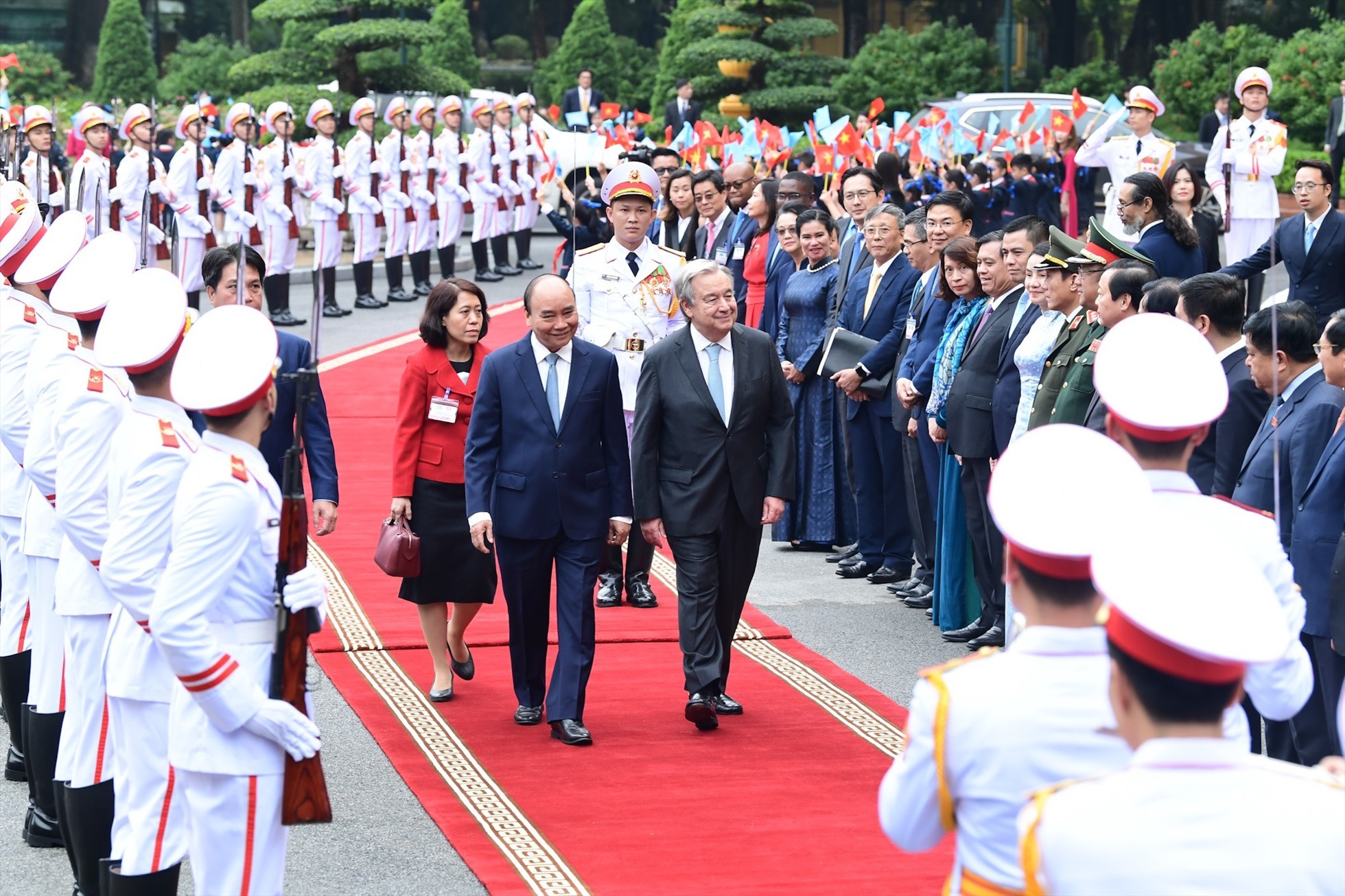 Chủ tịch nước Nguyễn Xuân Phúc chủ trì lễ đón Tổng Thư ký Liên Hợp Quốc António Guterres thăm Việt Nam chiều 21.10. Ảnh: Khánh Minh