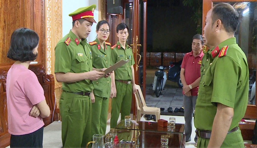 Công an tỉnh Thanh Hóa đọc lệnh bắt đối tượng Lê Bá Nga về hành vi