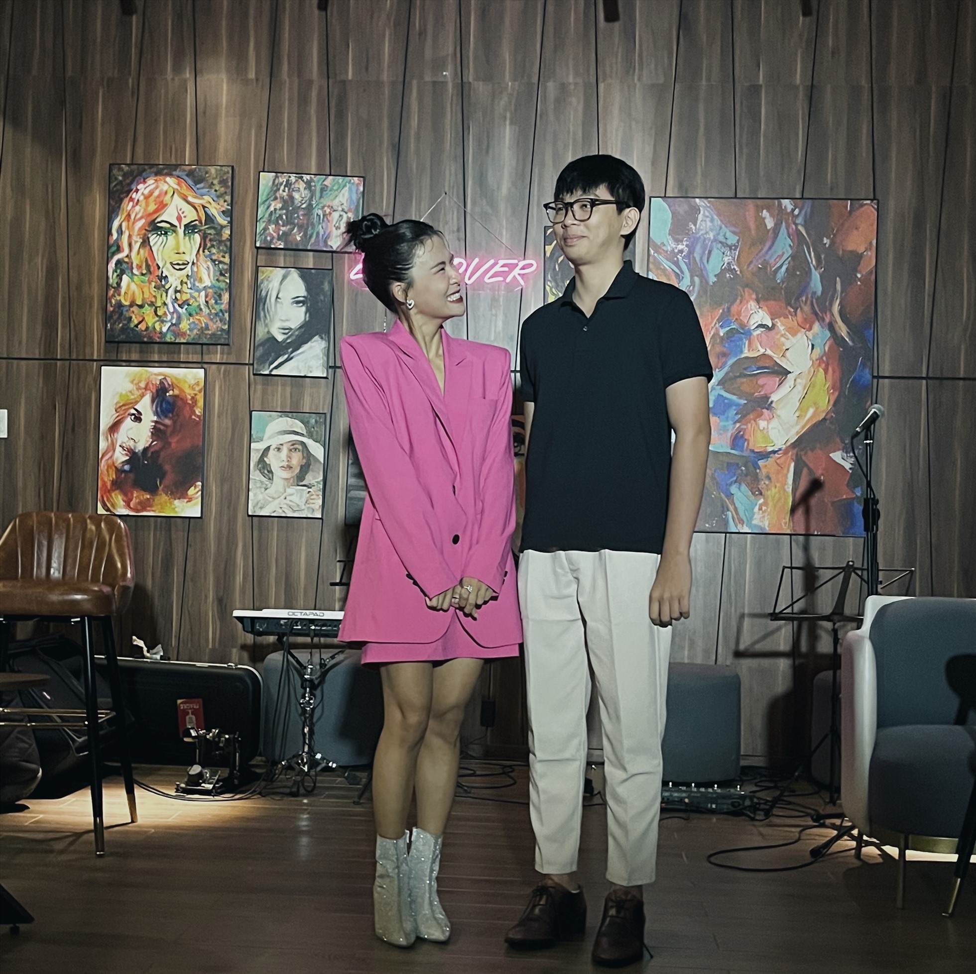 Nhà sản xuất Nguyễn Cảnh Trung đã hé lộ câu chuyện hậu trường loạt MV của Hoàng Thùy Linh, Binz, Karik.