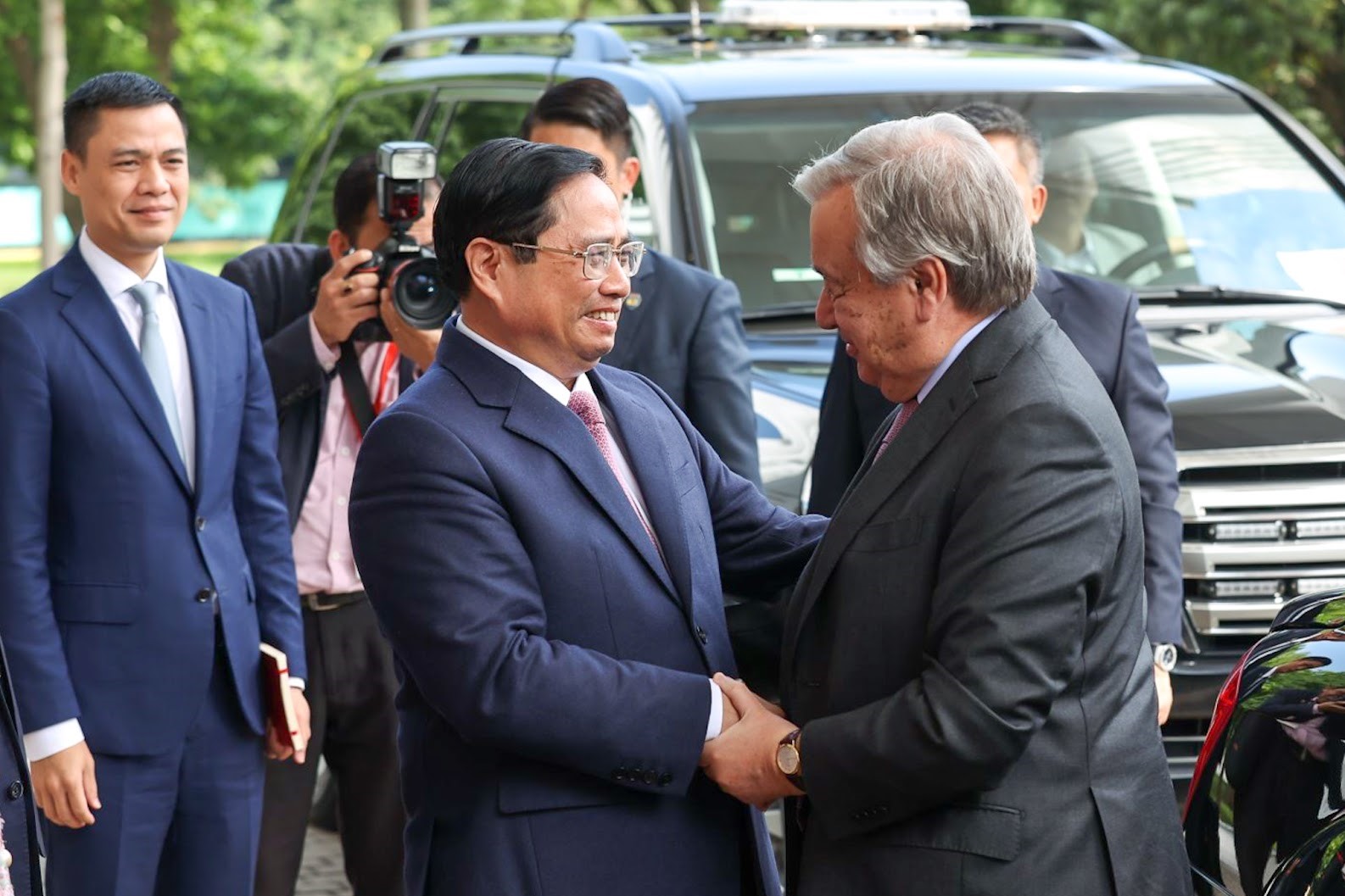 Thủ tướng Phạm Minh Chính đón Tổng Thư ký Liên Hợp Quốc António Guterres tại trụ sở Chính phủ. Ảnh: VGP