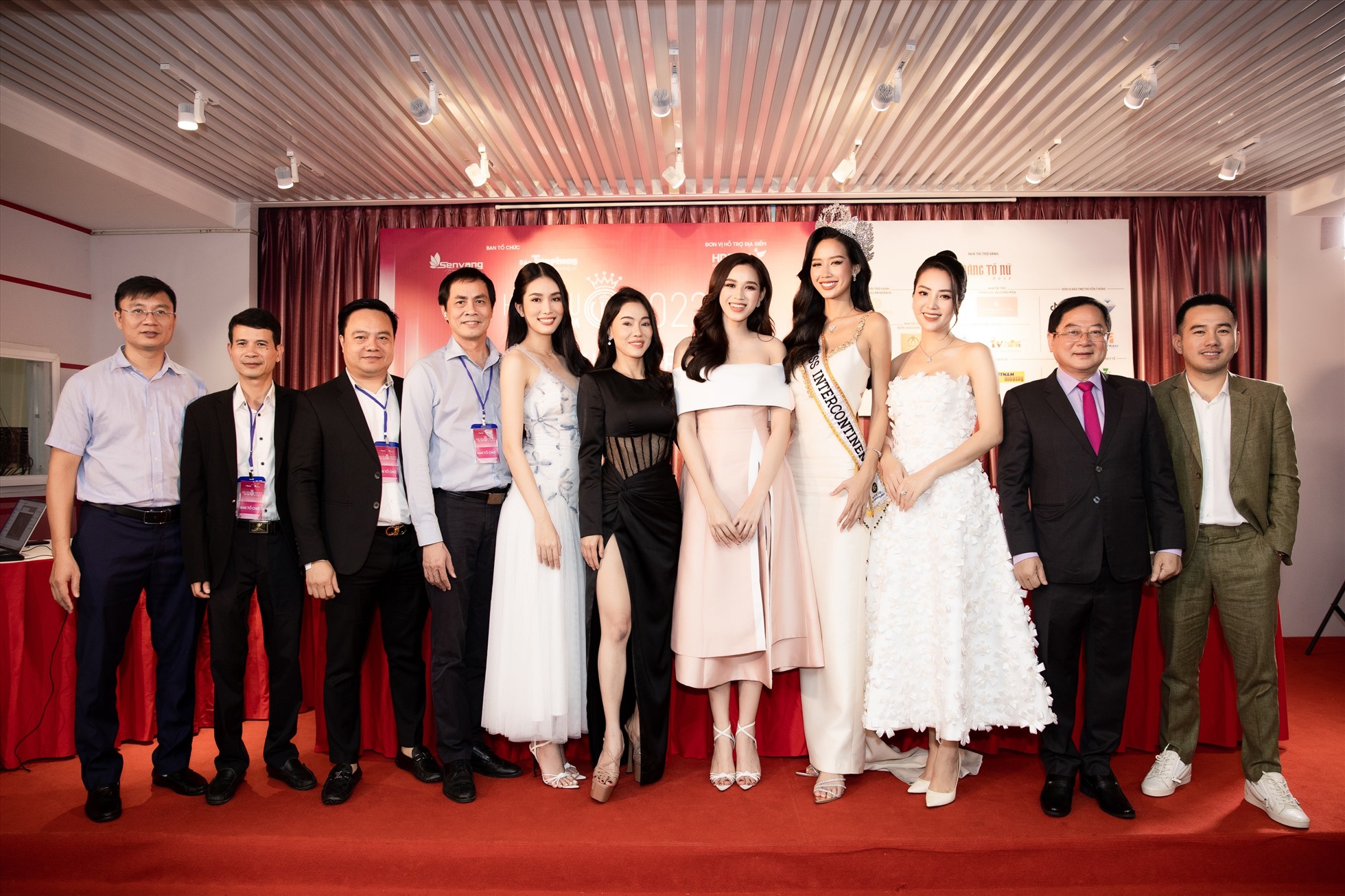 Dàn giám khảo tại buổi chung khảo Hoa hậu Việt Nam 2022. Ảnh: NSCC.