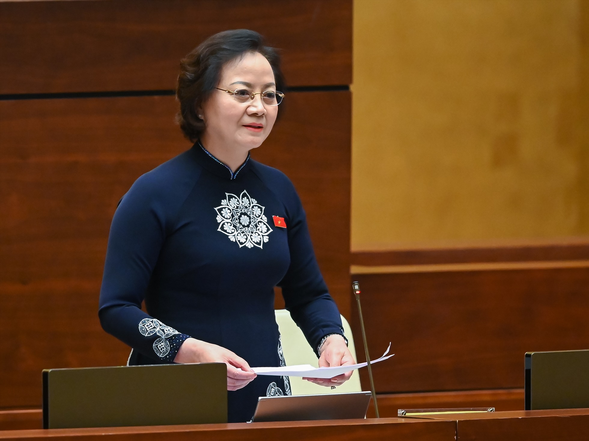Bộ trưởng Bộ Nội vụ Phạm Thị Thanh Trà tiếp thu, giải trình một số ý kiến của đại biểu.