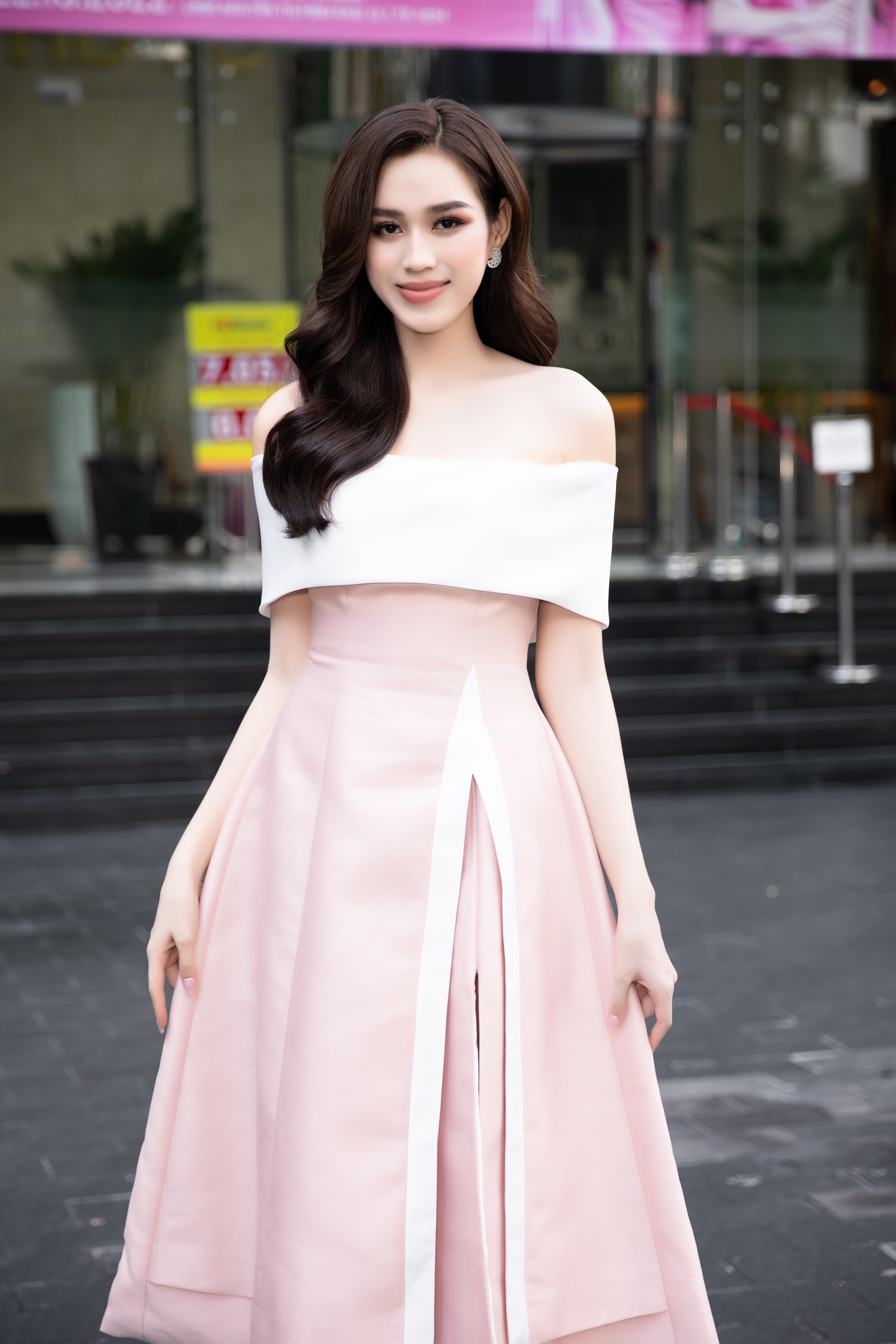 Những mẫu váy đầm dạ hội ấn tượng nhất cuộc thi Hoa hậu Việt Nam 2020